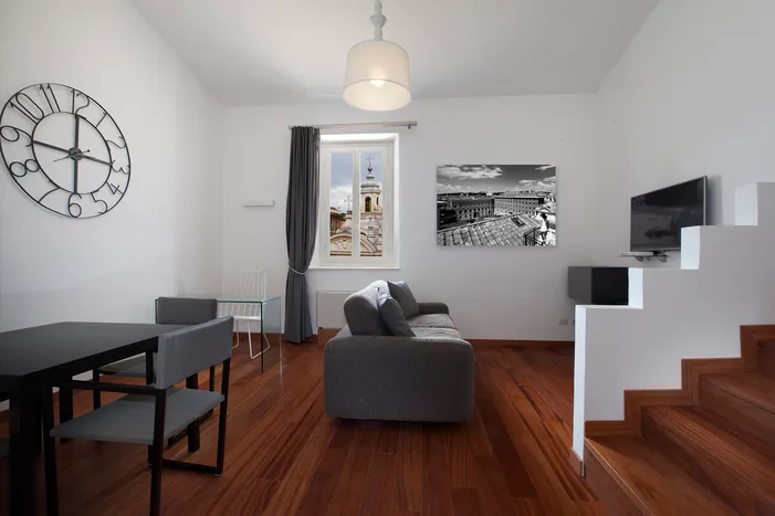 Appartamento con balconcino-3