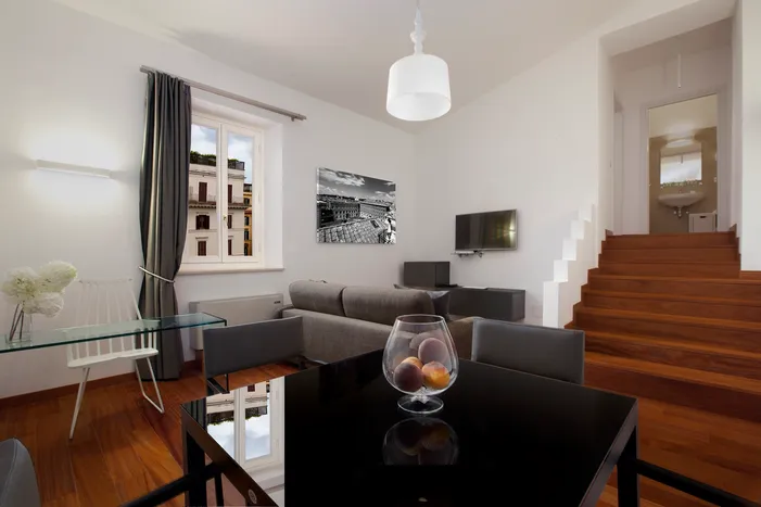 Appartamento con balconcino-4